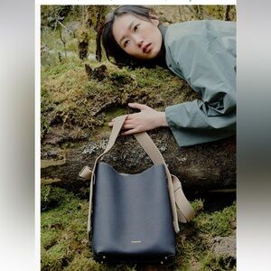 Songmond Drippy Medium Black and Tan Shoulder Bag in excellent condition